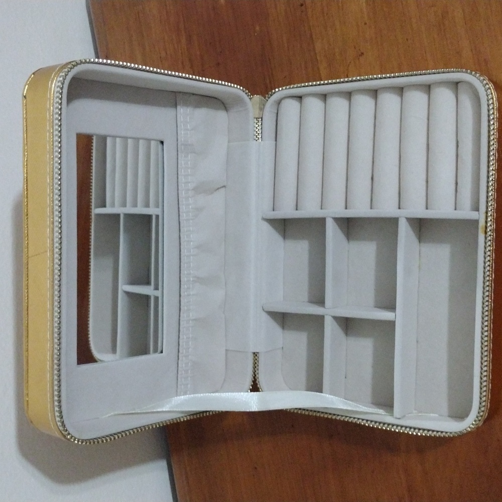Traveling  Jewelry Box  Zipper closure
